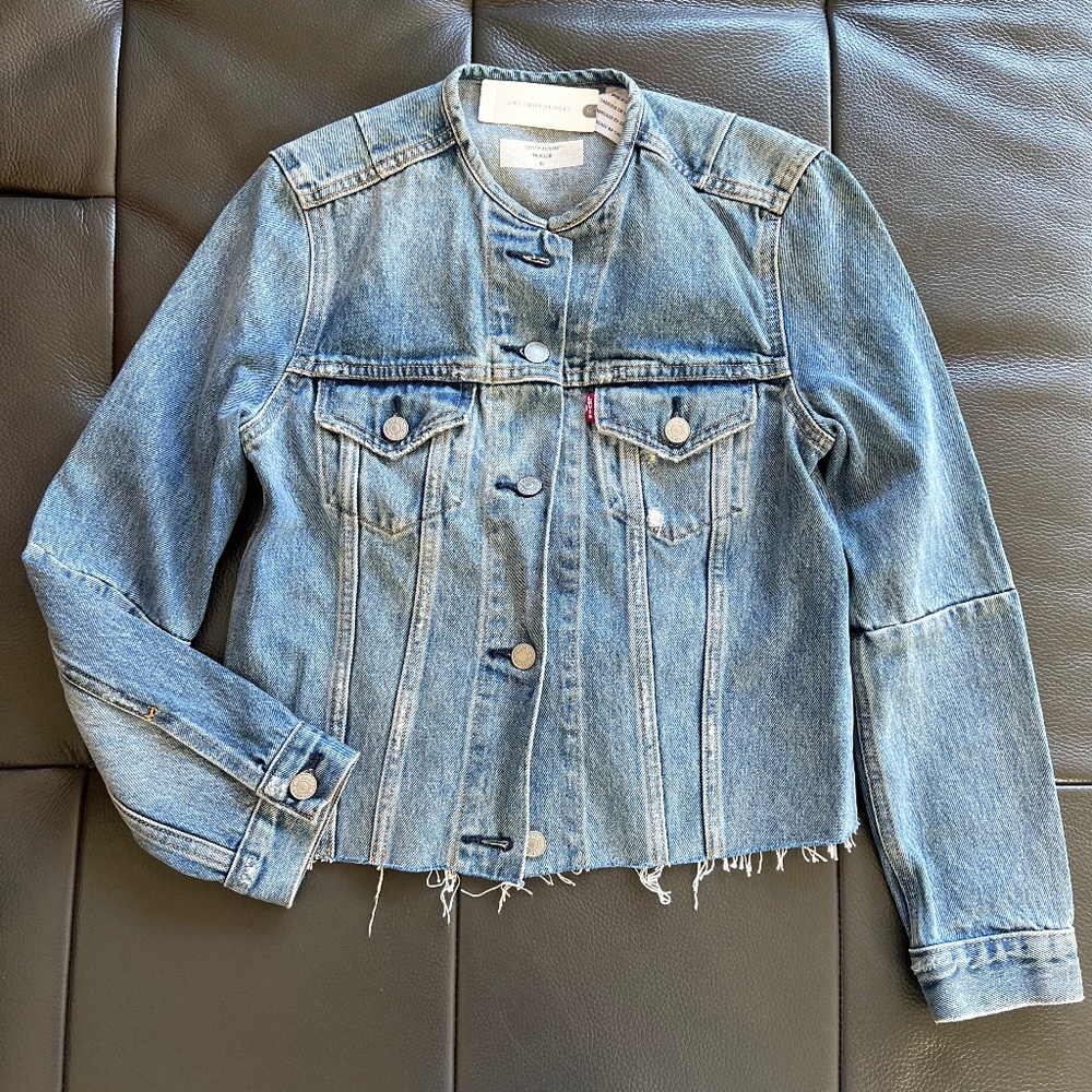 NWT Levi's trucker jean jacket - size XS